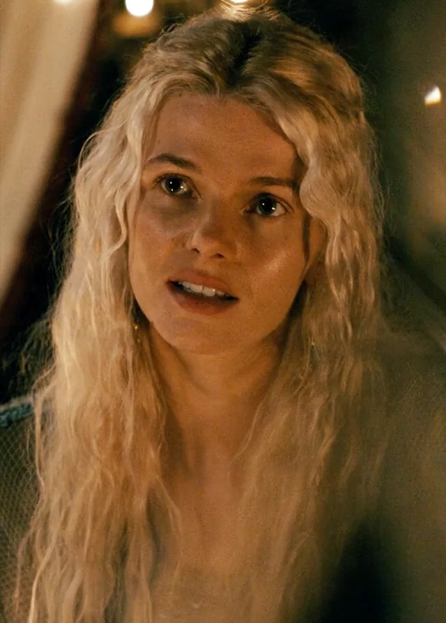 Jerry-Jane Pears as Idun in Vikings