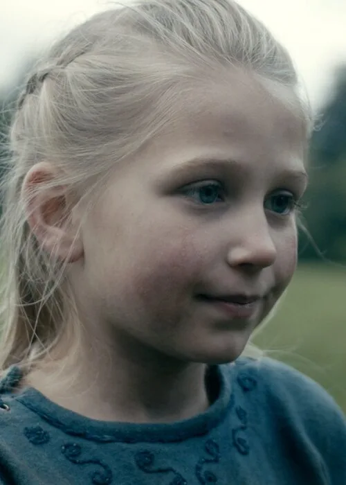 Mabel Hurley as Young Lagertha in Vikings